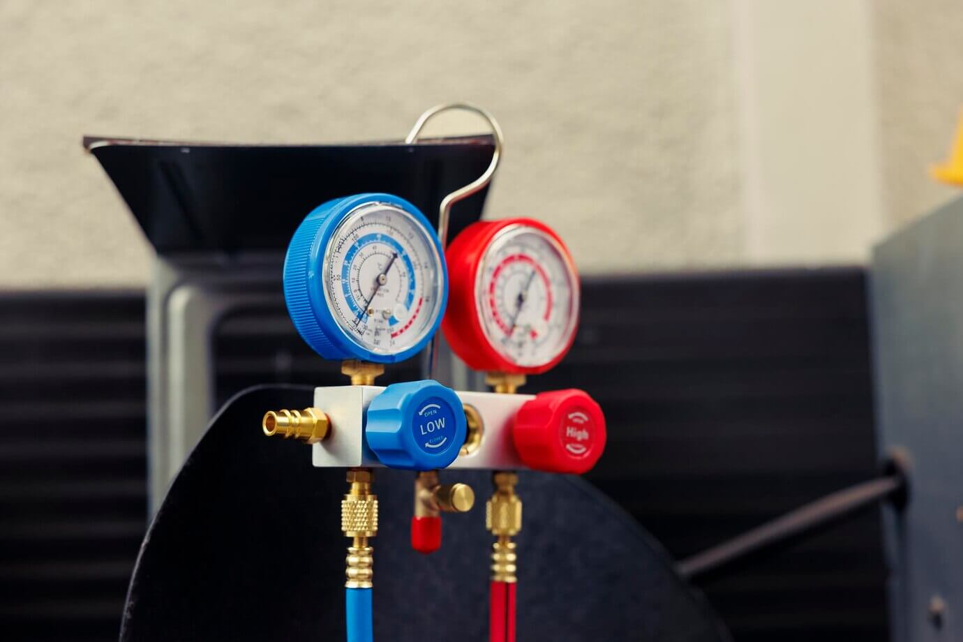 Hygrometers in Professional Water Mitigation