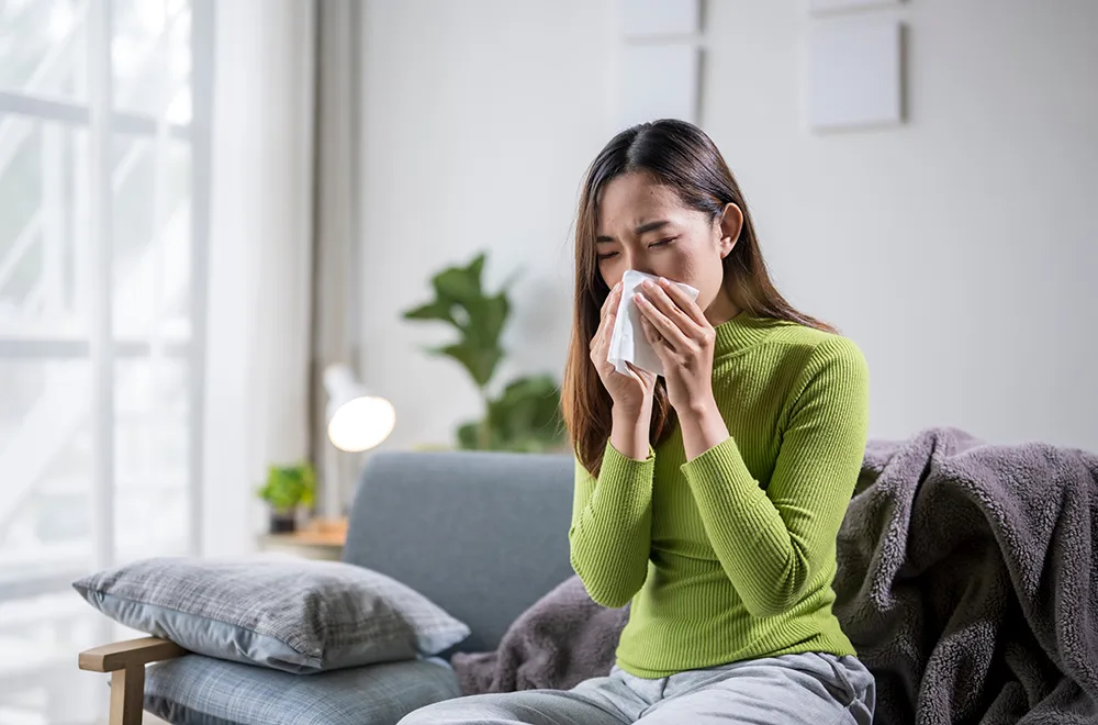 woman-dealing-with-allergies a woman battling with allergies